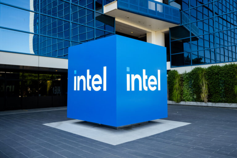 apple-to-partner-with-intel-on-us-chip-manufacturing:-trump
