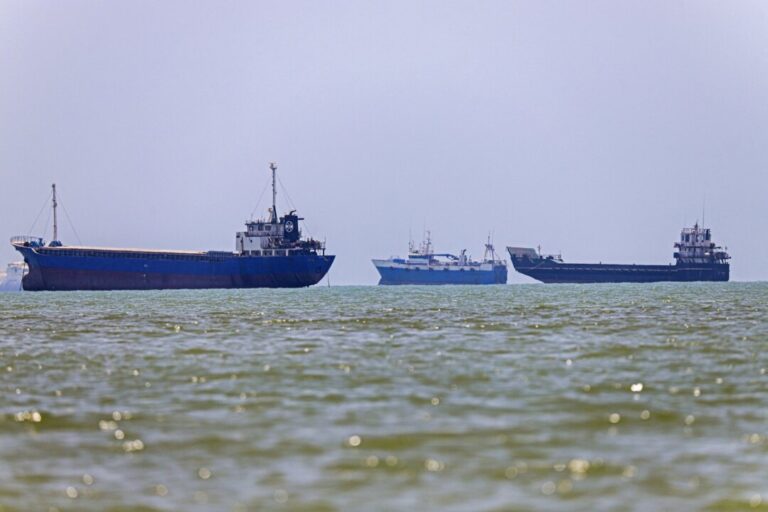 vance-says-us-has-lifted-blockade-as-shipping-picks-up-in-hormuz-strait