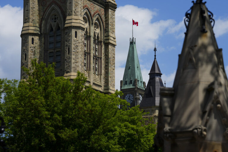 44-percent-of-canadians-say-the-country-is-on-the-wrong-track:-poll