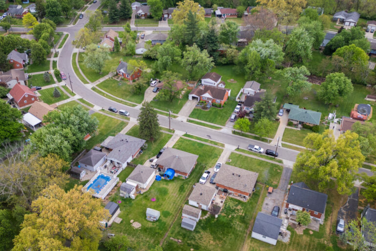 small-investors-account-for-nearly-two-thirds-of-us-single-family-home-purchases-as-mega-investors-retreat