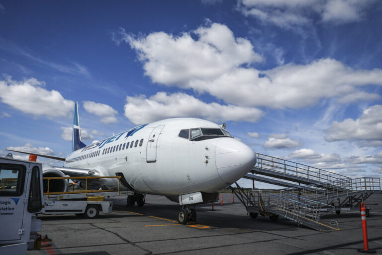 some-airlines-reduce-fuel-surcharges-as-oil-falls,-while-others-hold-steady