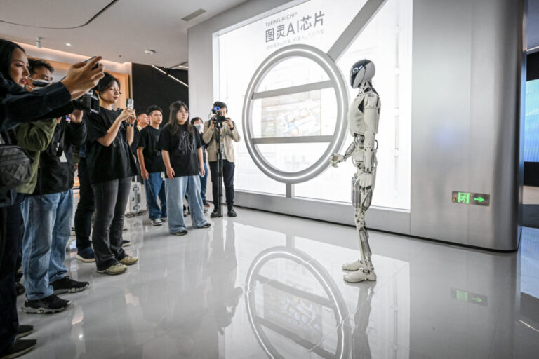 ai-export-surge-amid-weak-domestic-consumption-shows-china’s-economic-imbalance-rooted-in-structural-problems:-analysts