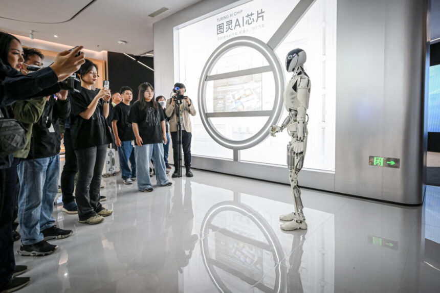 ai-export-surge-amid-weak-domestic-consumption-shows-china’s-economic-imbalance-rooted-in-structural-problems:-analysts