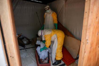 cdc-raises-ebola-response-to-highest-level-as-outbreak-grows