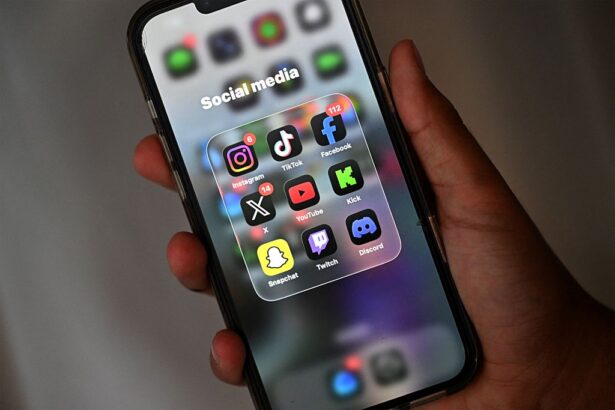 australia-‘doubles-down’-on-under-16-social-media-ban,-doubles-fines-to-$99-million