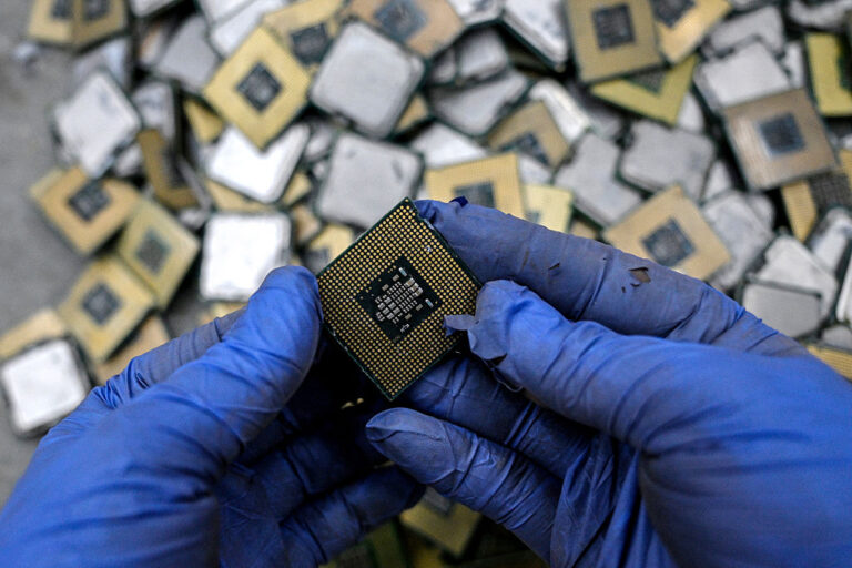 australia-will-struggle-to-develop-all-31-of-its-critical-mineral-reserves,-inquiry-told