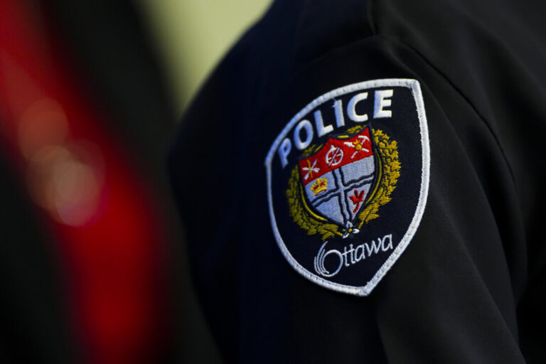ottawa-police-investigate-murder-suicide-after-2-boys-found-dead-in-home,-dad-in-car