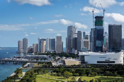 luxury-home-prices-outpace-broader-market-as-wealthy-buyers-keep-buying:-redfin