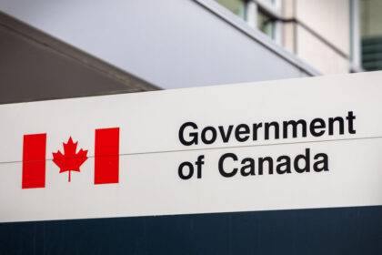 federal-bureaucracy-grew-twice-as-fast-as-canada’s-population-with-$7-billion-cost:-taxpayer-group