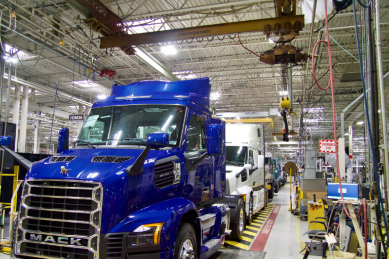 us-manufacturing-eases-from-4-year-high-in-june