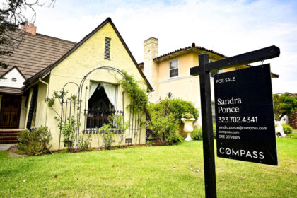 us-median-sales-price-of-homes-hits-record-high-of-$408,838