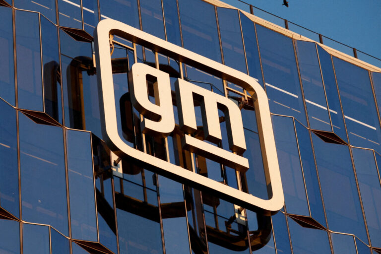 gm-recalls-14,500-vistiq-suvs,-says-third-row-folding-seat-could-trap-small-child