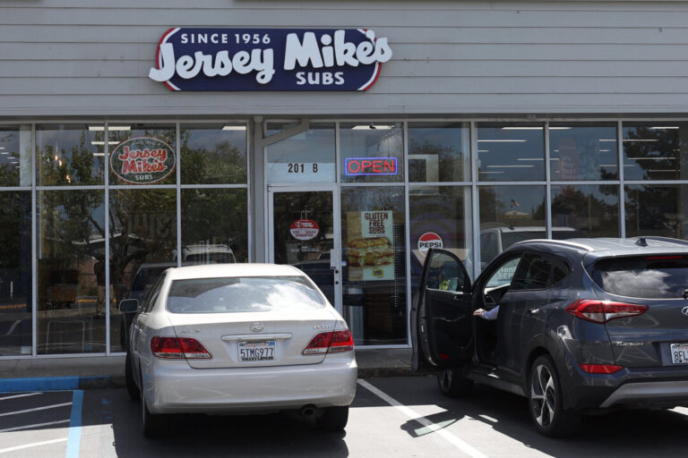 jersey-mike’s-subs,-a-blackstone-owned-sandwich-franchise,-files-for-ipo