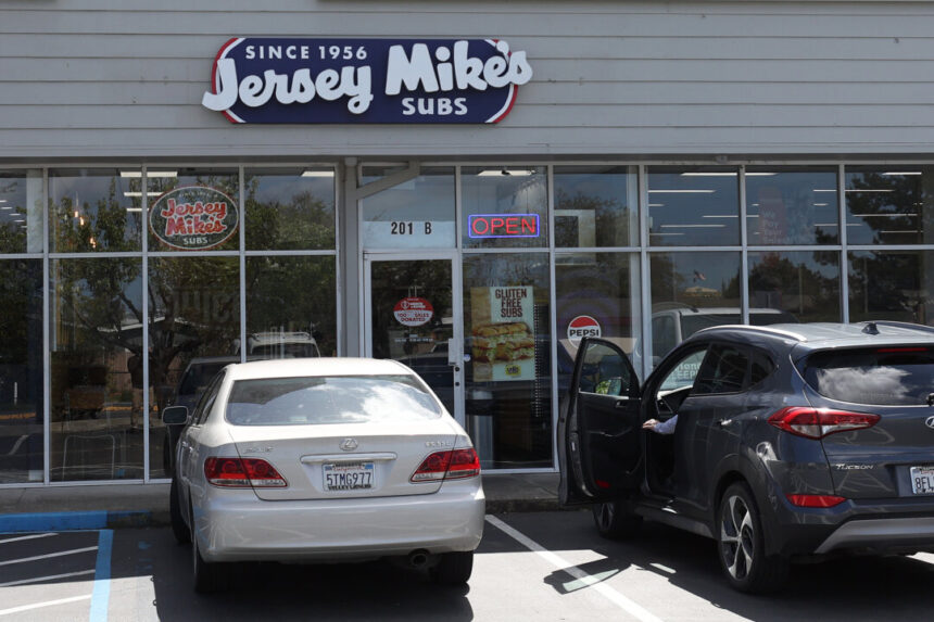 jersey-mike’s-subs,-a-blackstone-owned-sandwich-franchise,-files-for-ipo