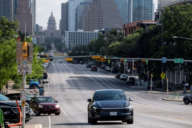 texas-man-charged-with-manslaughter-after-overriding-tesla’s-self-driving-mode-in-fatal-crash