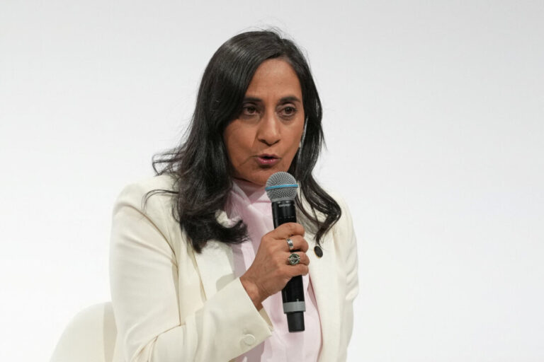 canada-wants-more-backers-for-global-defence-bank,-foreign-minister-says
