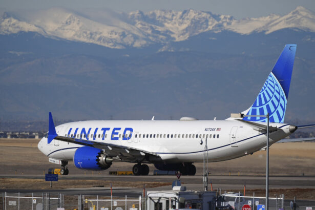 judge-rejects-united-airlines’-bid-to-dismiss-lawsuit-over-windowless-‘window’-seat