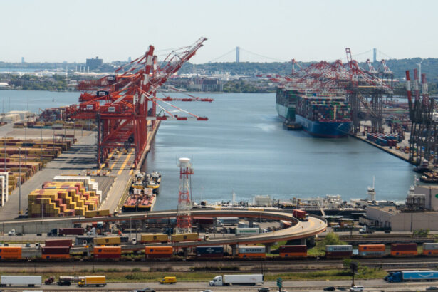 businesses-still-plan-price-hikes-to-recover-tariff-costs,-new-york-fed-says