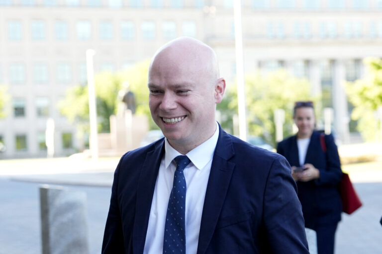 carney’s-deputy-chief-of-staff-to-seek-liberal-nomination-in-bc-riding
