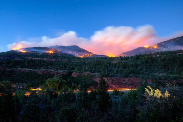 bc-helicopter-pilot-helping-to-fight-colorado-wildfire-killed-in-weekend-crash