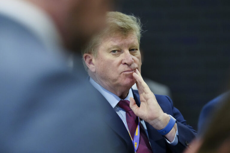 tom-clark-replaced-as-new-york-envoy,-former-cabinet-minister-appointed-los-angeles-consul