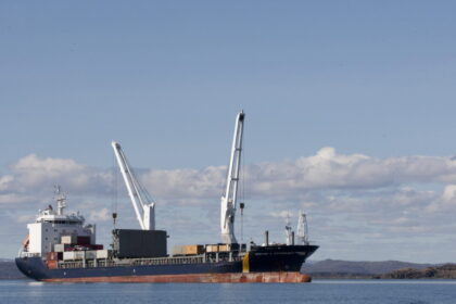 ‘a-moving-target’:-two-canadian-ships-anxious-to-leave-gulf-after-almost-five-months