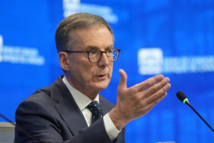 bank-of-canada-holds-interest-rates-steady,-says-outlook-for-economic-growth-and-inflation-is-positive