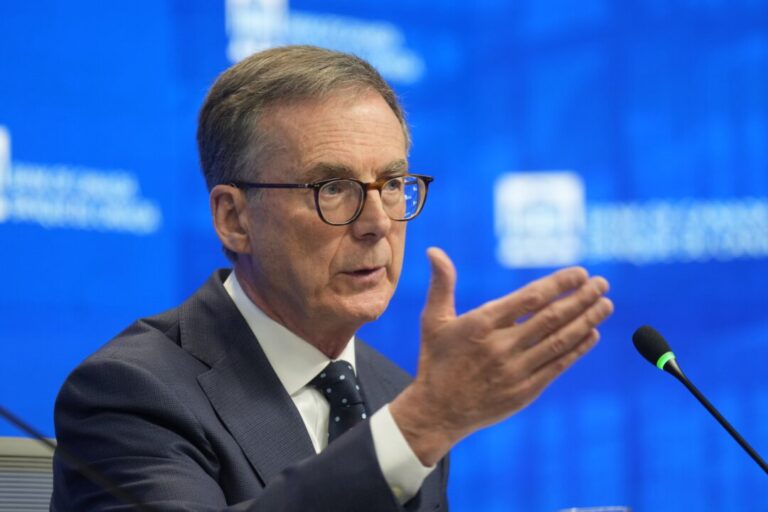 bank-of-canada-holds-interest-rates-steady,-says-outlook-for-economic-growth-and-inflation-is-positive