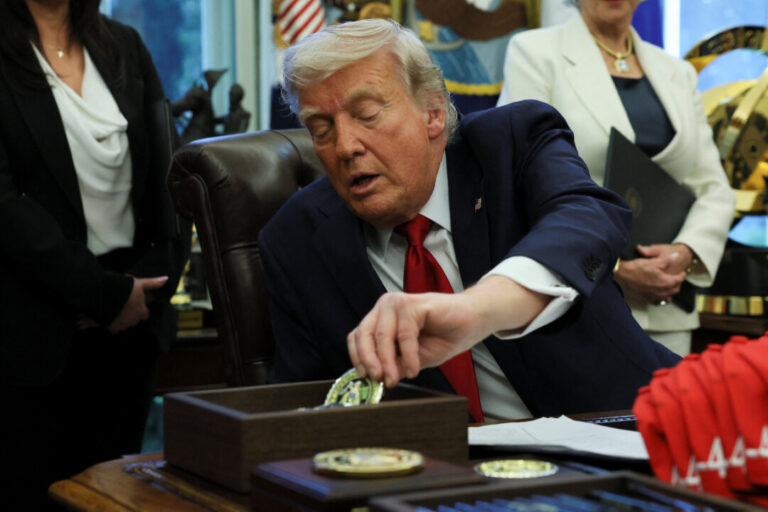 us-mint-to-produce-$1-gold-coin-featuring-trump