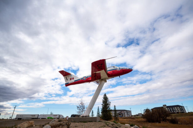 snowbirds’-plan-to-stop-flying-until-the-2030s-sparks-calls-to-keep-the-team-in-the-air