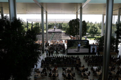 apple-briefly-passes-nvidia-as-world’s-most-valuable-company-before-nvidia-reclaims-lead