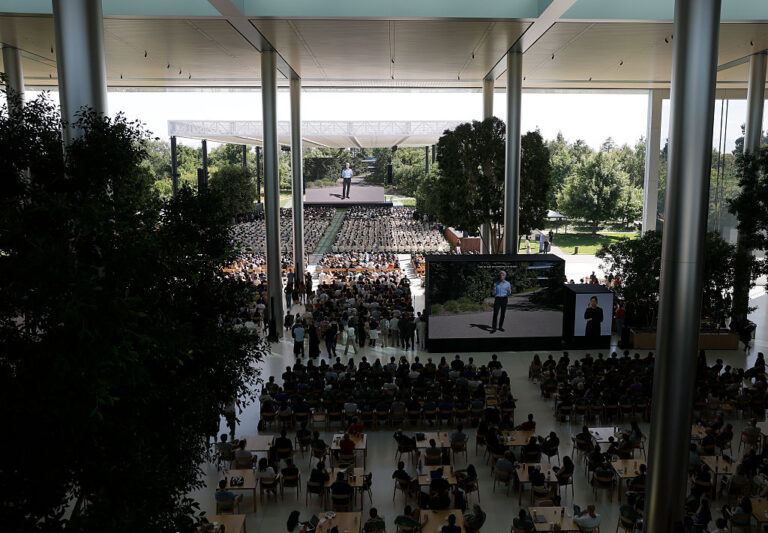apple-briefly-passes-nvidia-as-world’s-most-valuable-company-before-nvidia-reclaims-lead