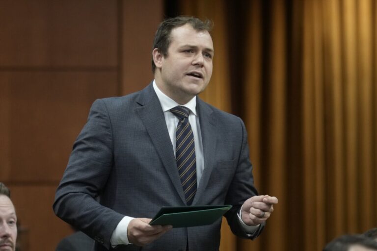poilievre-names-mp-dane-lloyd-as-his-alberta-‘referendum-lead’