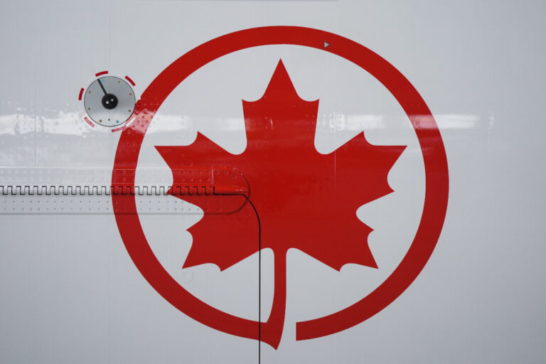 air-canada-says-11,000-iamaw-workers-have-ratified-new-contract