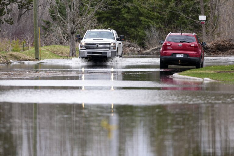 town-in-quebec’s-laurentians-declares-state-of-emergency-after-heavy-rainfall