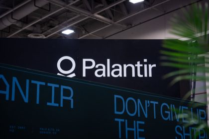 palantir’s-us-commercial-revenue-jumps-149-percent-in-record-quarter