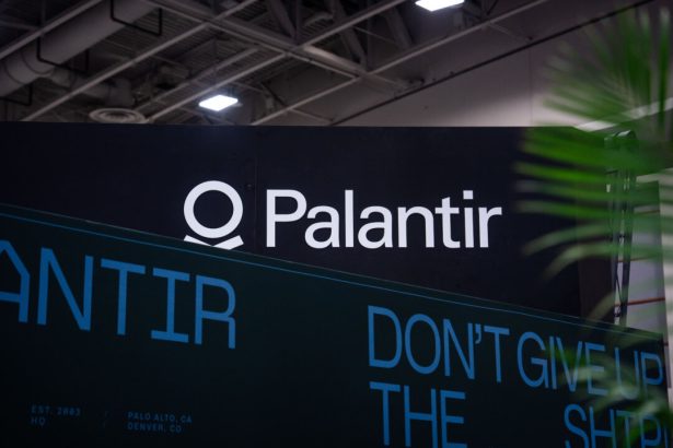 palantir’s-us-commercial-revenue-jumps-149-percent-in-record-quarter