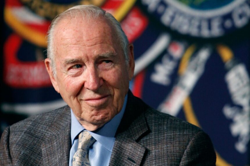 apollo-astronaut-jim-lovell-dies-at-97