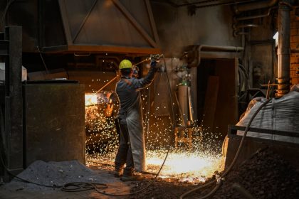 eurozone-business-activity-rebounds-after-4-month-slump