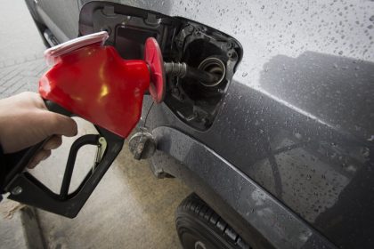 canadians-remain-as-dependent-on-oil-and-gas-as-three-decades-ago-despite-government-policies:-report