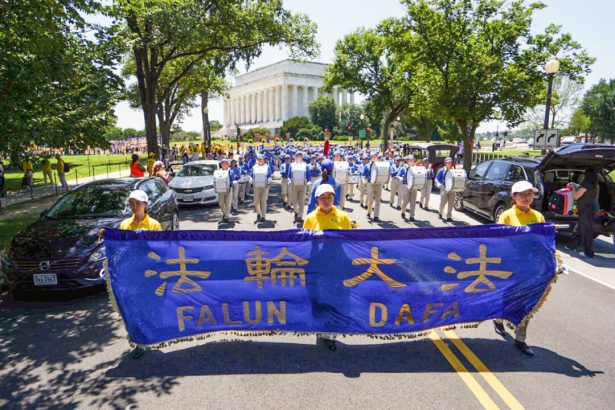 thousands-rally-at-lincoln-memorial-calling-for-end-to-ccp’s-persecution-of-falun-gong