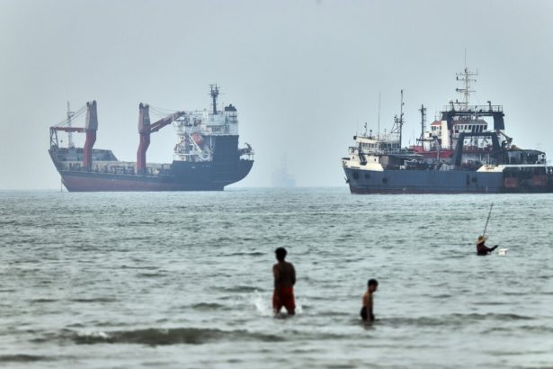 un-calls-for-rescue-of-thousands-of-sailors-stranded-in-strait-of-hormuz