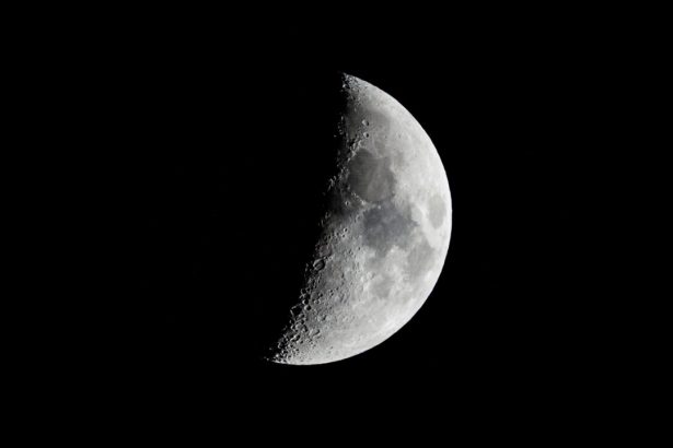 spacex-booster-crashes-into-moon,-a-reminder-of-enduring-space-junk-dilemma