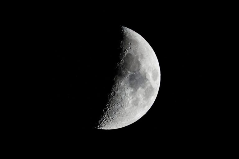 spacex-booster-to-crash-into-moon,-a-reminder-of-enduring-space-junk-dilemma