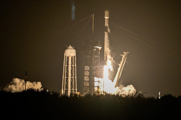 spacex-rocket-crashes-into-the-moon