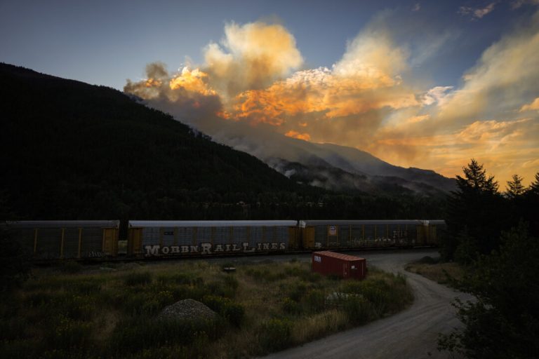 bc-wildfire-fight-reaches-metro-vancouver-as-anmore-blaze-prompts-evacuation-alerts