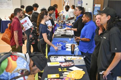 us-economy-unexpectedly-loses-23,000-jobs-in-july
