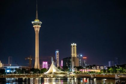 as-integration-in-the-greater-bay-area-accelerates,-small-businesses-in-macau-suffer