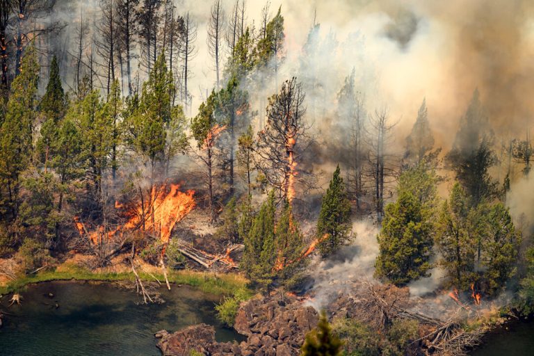 major-interstate-shut-down-as-oregon-wildfires-continue-to-spread