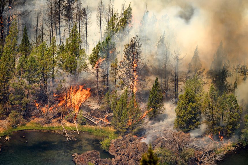 major-interstate-shut-down-as-oregon-wildfires-continue-to-spread